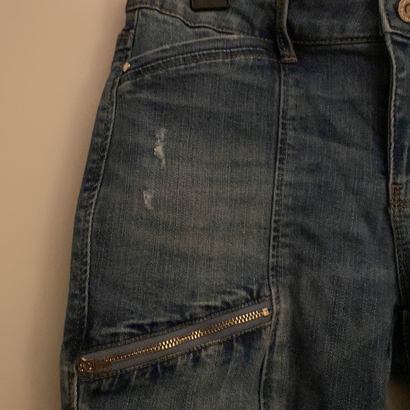 White House Black Market semi distressed, zipper, skinny jeans, size 6 - Picture 4 of 9